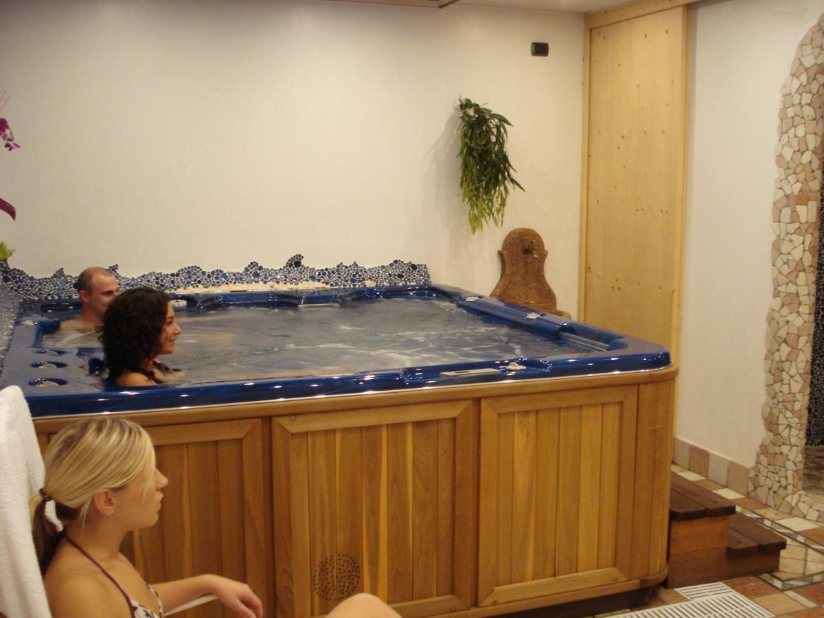 Residence Holiday Pozza di Fassa Luaran gambar